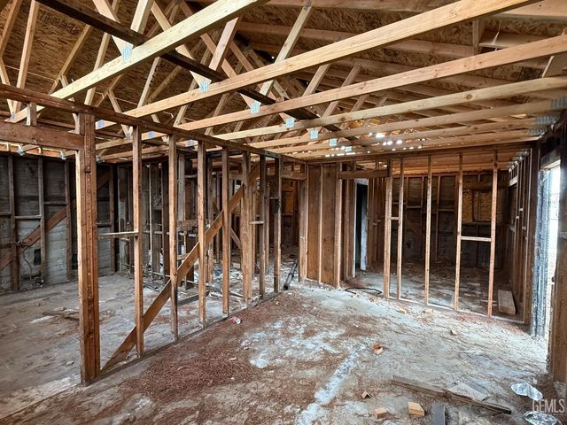 201 E Warren Avenue, Bakersfield, CA 93308