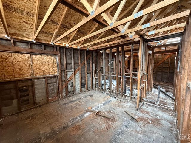 201 E Warren Avenue, Bakersfield, CA 93308