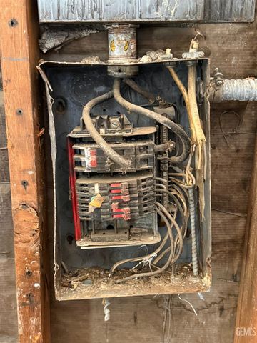 201 E Warren Avenue, Bakersfield, CA 93308