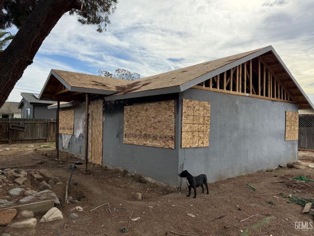 201 E Warren Avenue, Bakersfield, CA 93308