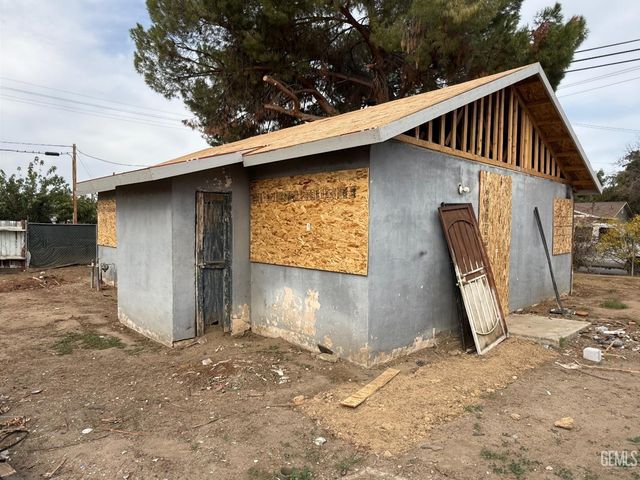 201 E Warren Avenue, Bakersfield, CA 93308