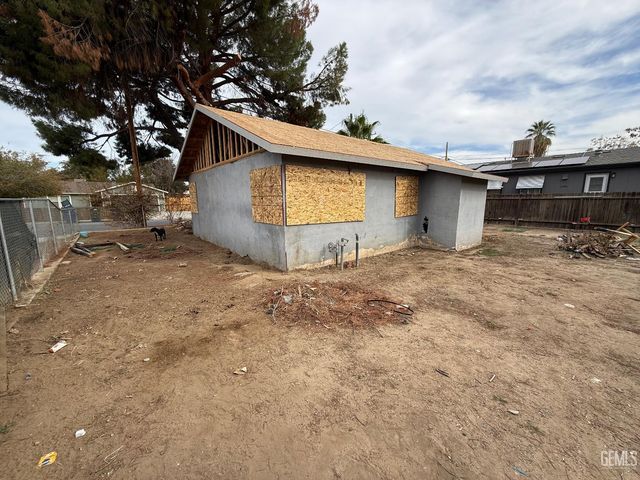 201 E Warren Avenue, Bakersfield, CA 93308