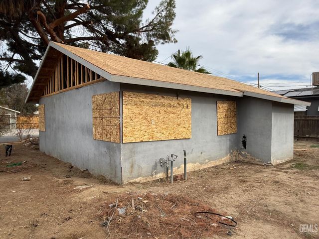 201 E Warren Avenue, Bakersfield, CA 93308