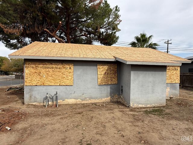 201 E Warren Avenue, Bakersfield, CA 93308