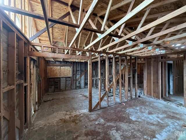 201 E Warren Avenue, Bakersfield, CA 93308