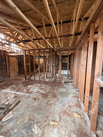 201 E Warren Avenue, Bakersfield, CA 93308