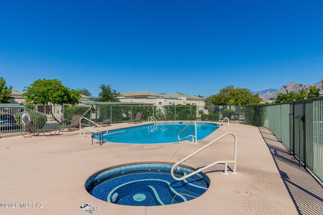 2406 W Via Di Silvio, Tucson, AZ 85741