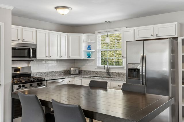 8072 Sawyer Brown Rd, Nashville, TN 37221