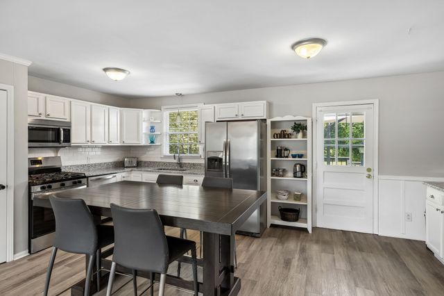 8072 Sawyer Brown Rd, Nashville, TN 37221