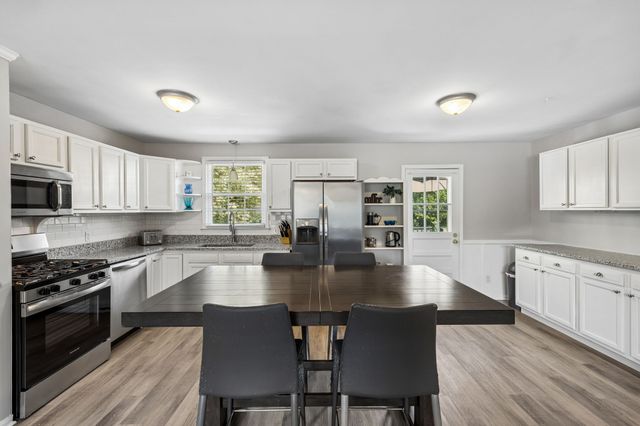 8072 Sawyer Brown Rd, Nashville, TN 37221