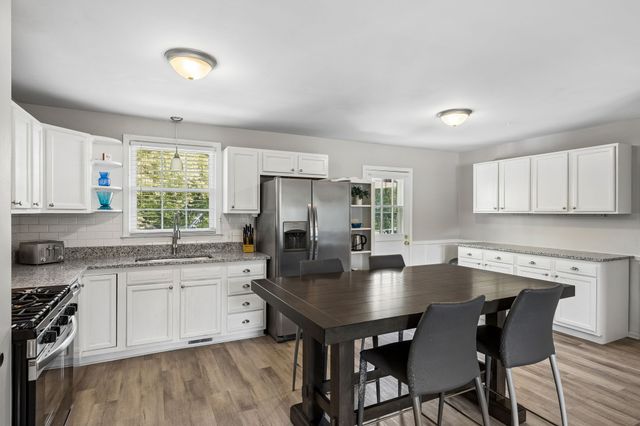 8072 Sawyer Brown Rd, Nashville, TN 37221