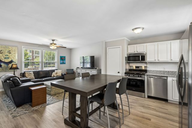8072 Sawyer Brown Rd, Nashville, TN 37221