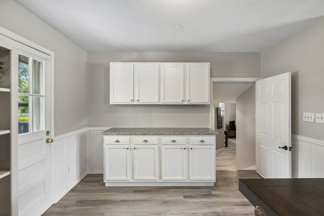 8072 Sawyer Brown Rd, Nashville, TN 37221