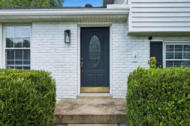 8072 Sawyer Brown Rd, Nashville, TN 37221