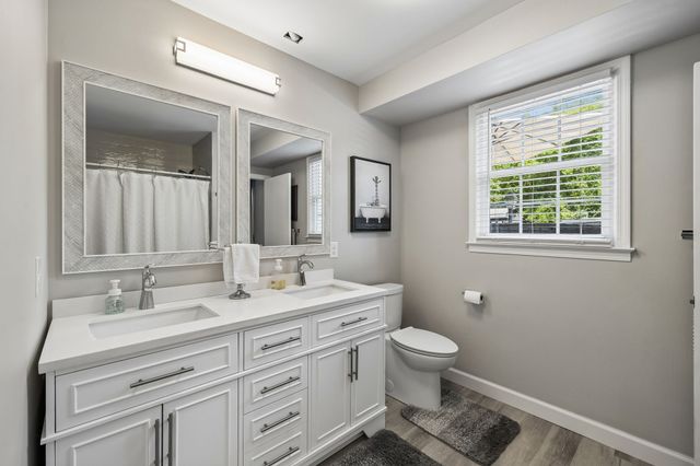 8072 Sawyer Brown Rd, Nashville, TN 37221