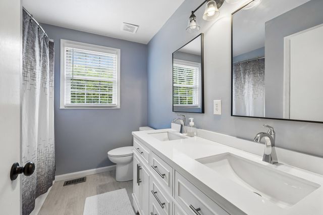 8072 Sawyer Brown Rd, Nashville, TN 37221