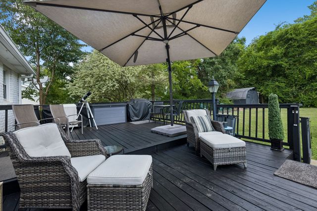 8072 Sawyer Brown Rd, Nashville, TN 37221