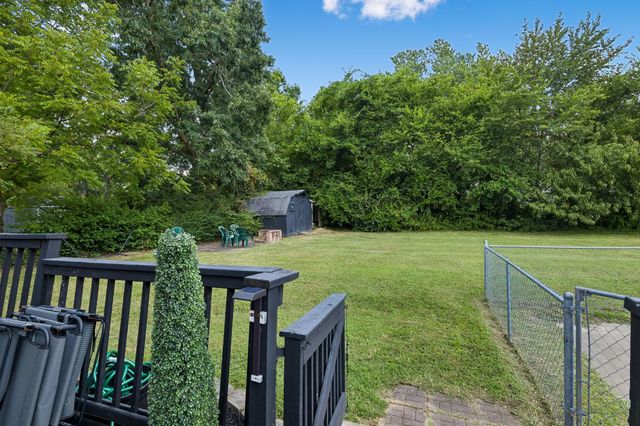 8072 Sawyer Brown Rd, Nashville, TN 37221
