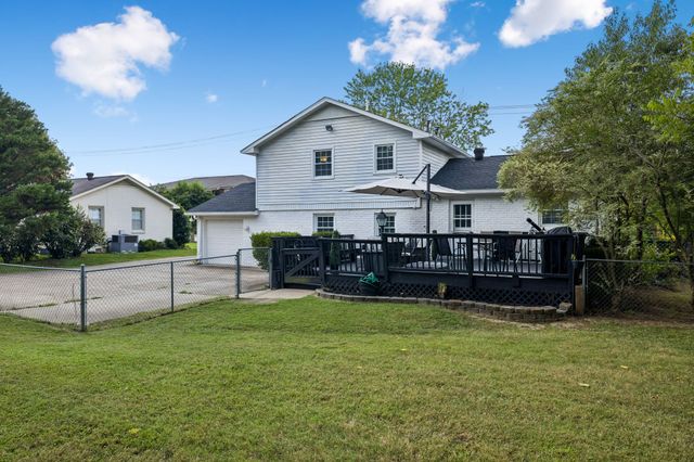 8072 Sawyer Brown Rd, Nashville, TN 37221