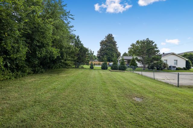 8072 Sawyer Brown Rd, Nashville, TN 37221