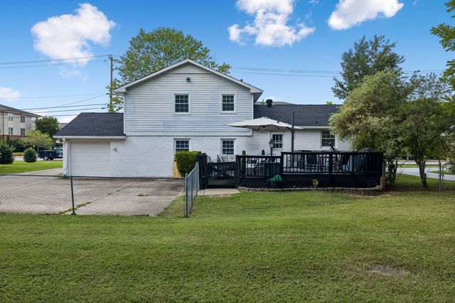 8072 Sawyer Brown Rd, Nashville, TN 37221