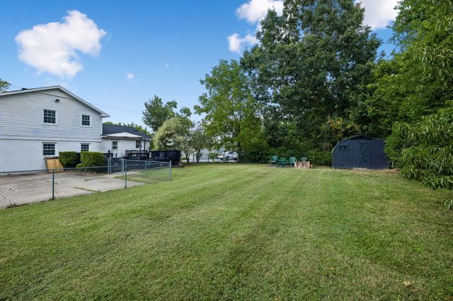 8072 Sawyer Brown Rd, Nashville, TN 37221