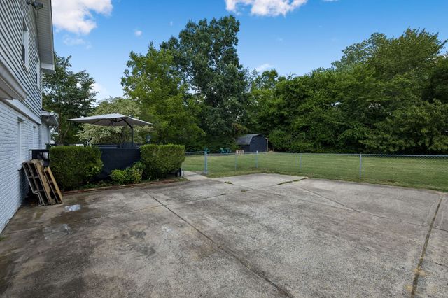 8072 Sawyer Brown Rd, Nashville, TN 37221