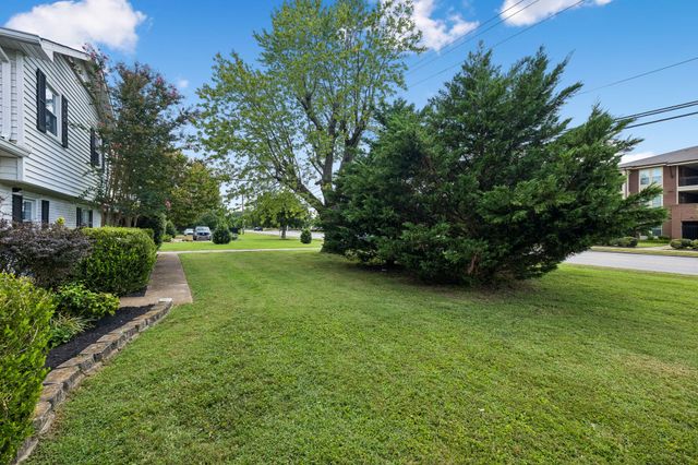 8072 Sawyer Brown Rd, Nashville, TN 37221