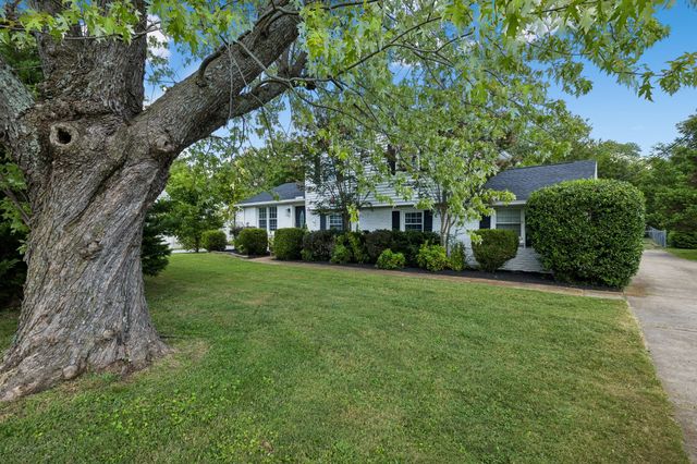 8072 Sawyer Brown Rd, Nashville, TN 37221