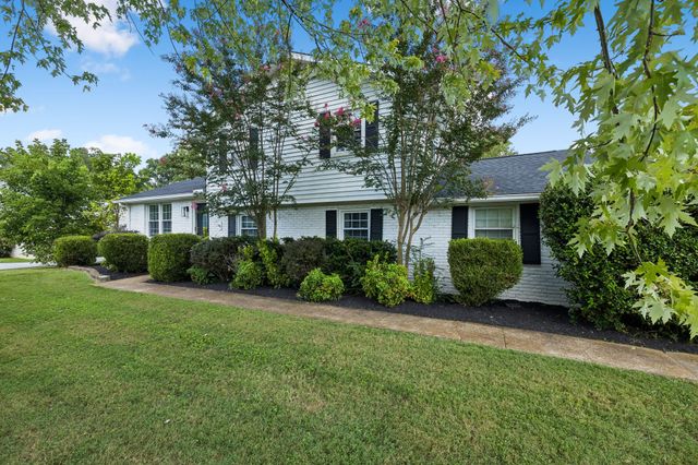 8072 Sawyer Brown Rd, Nashville, TN 37221
