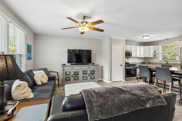 8072 Sawyer Brown Rd, Nashville, TN 37221