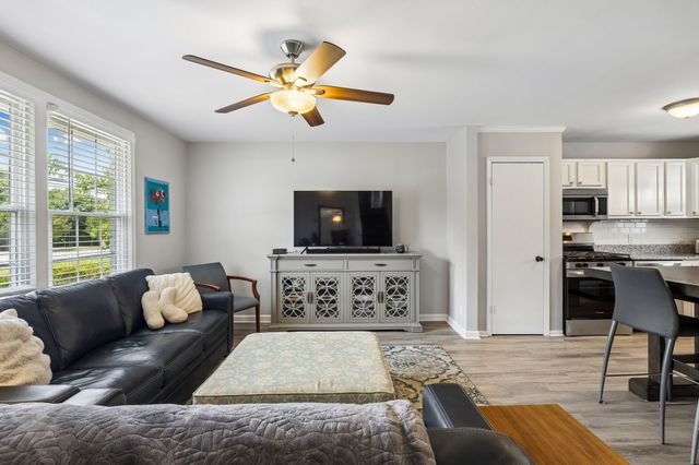 8072 Sawyer Brown Rd, Nashville, TN 37221