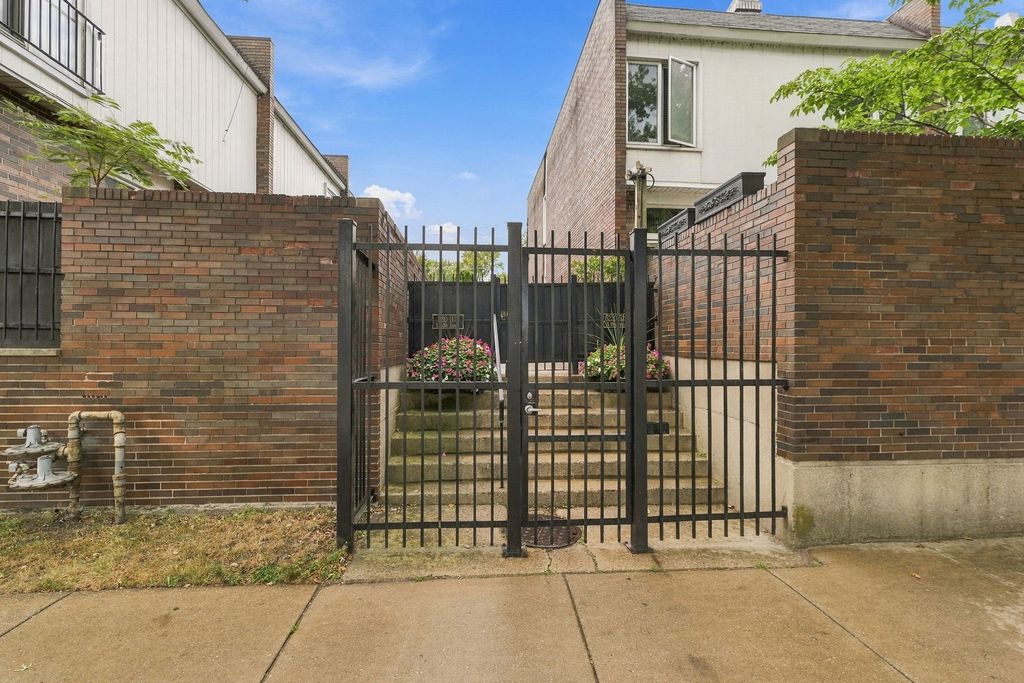 1174 E 53rd Street, Chicago, IL 60615 — exterior
