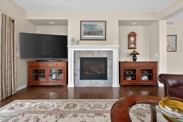 45 Somerset Drive, Halfmoon, NY 12118