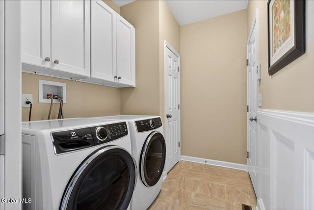 45 Somerset Drive, Halfmoon, NY 12118