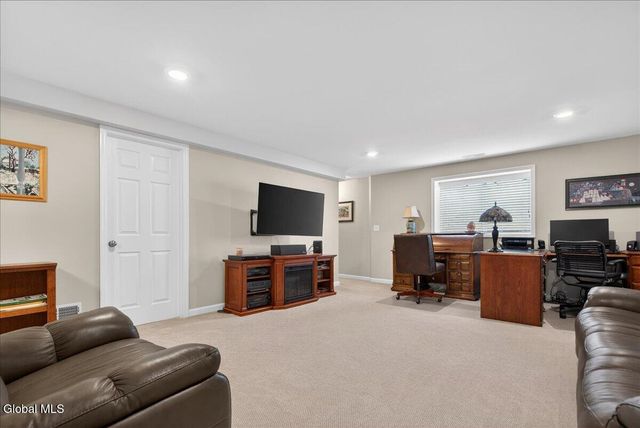 45 Somerset Drive, Halfmoon, NY 12118