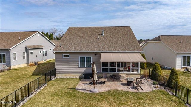 45 Somerset Drive, Halfmoon, NY 12118