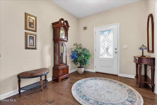 45 Somerset Drive, Halfmoon, NY 12118