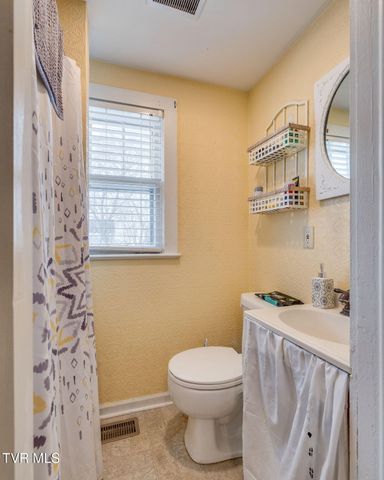 222 2nd Street, Erwin, TN 37650