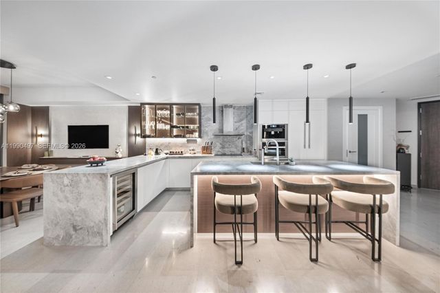 68 SE 6th St 3711, Miami, FL 33131