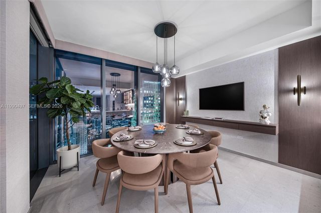 68 SE 6th St 3711, Miami, FL 33131