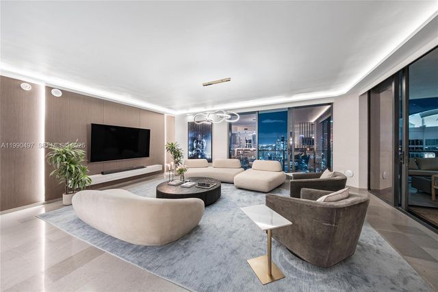 68 SE 6th St 3711, Miami, FL 33131