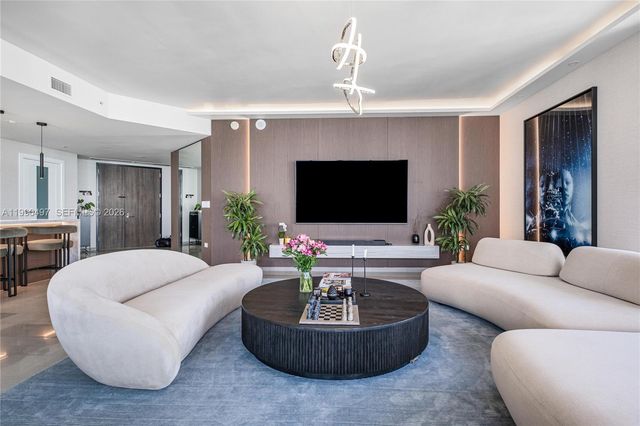 68 SE 6th St 3711, Miami, FL 33131