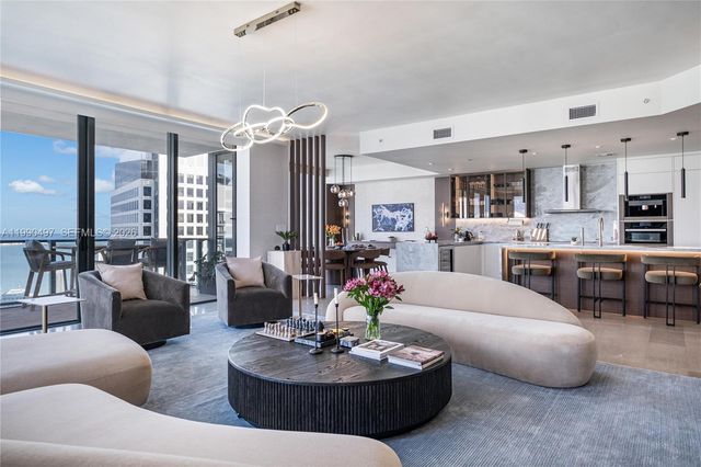 68 SE 6th St 3711, Miami, FL 33131