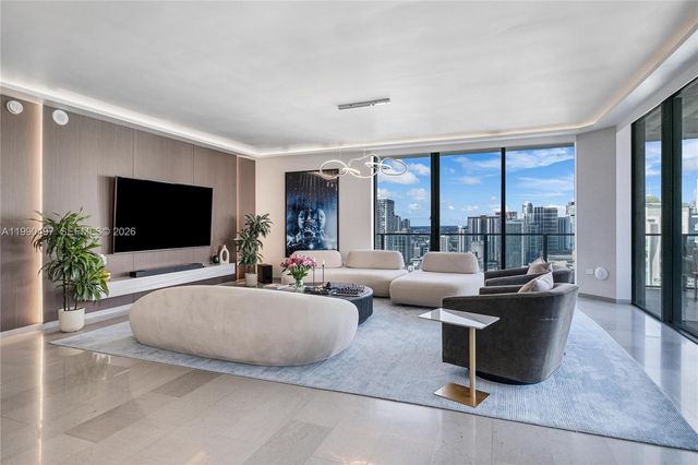 68 SE 6th St 3711, Miami, FL 33131