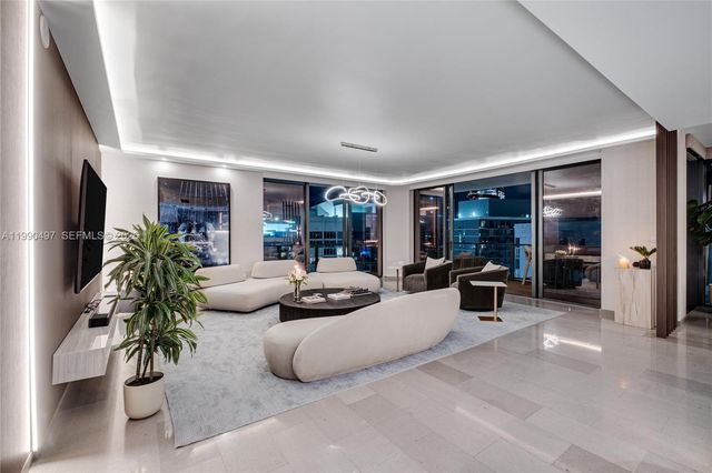 68 SE 6th St 3711, Miami, FL 33131