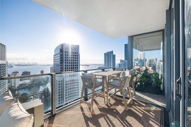 68 SE 6th St 3711, Miami, FL 33131