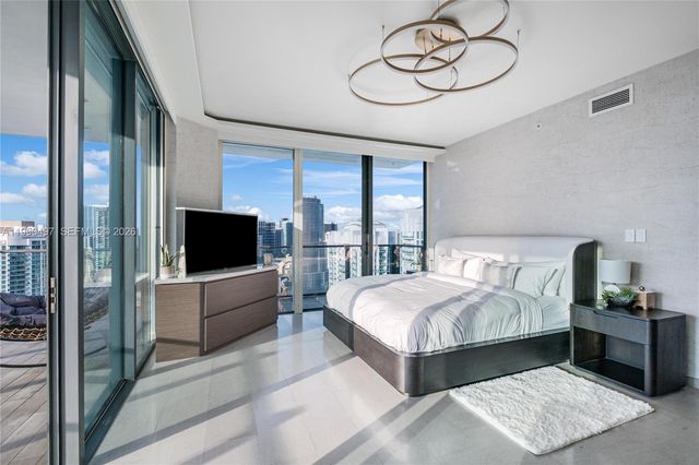 68 SE 6th St 3711, Miami, FL 33131