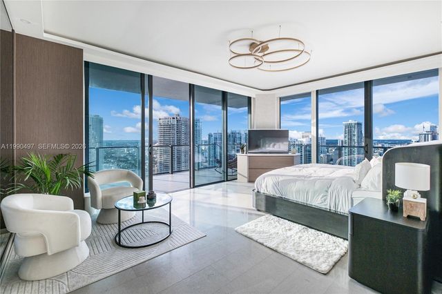 68 SE 6th St 3711, Miami, FL 33131