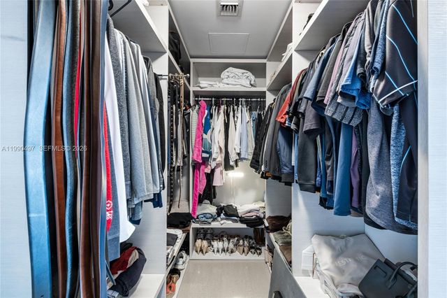 68 SE 6th St 3711, Miami, FL 33131